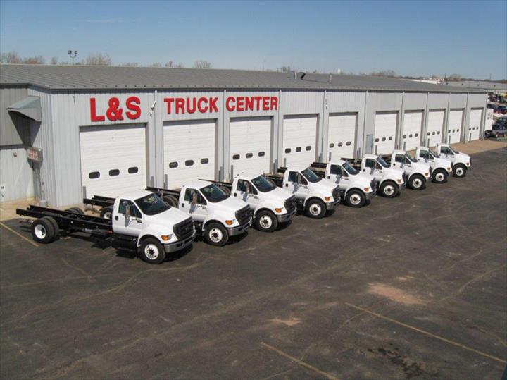 L & S Truck Center Of Appleton, Inc. - Appleton, WI - Thumb 8