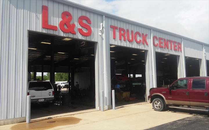 L & S Truck Center Of Appleton, Inc. - Appleton, WI - Thumb 1